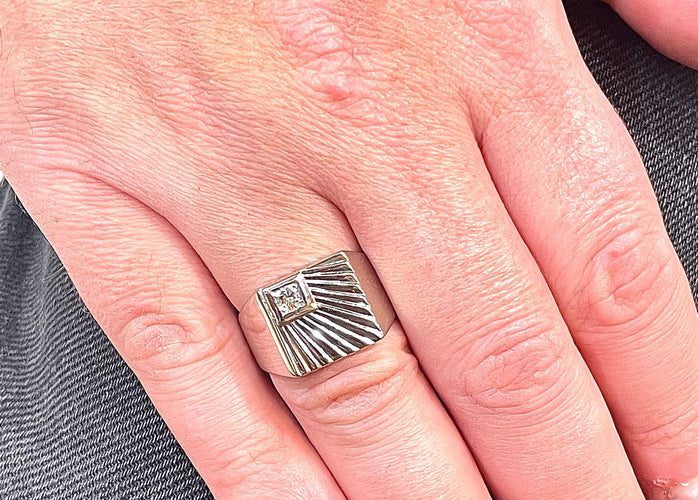 Bague 61 Chevalière en or blanc 18 carats et diamant 58 Facettes