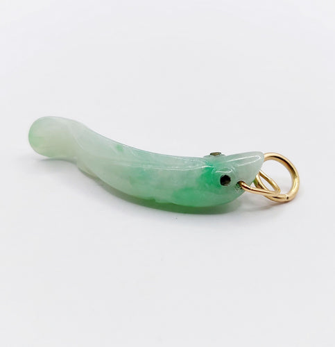 Pendentif Pendentif vintage or jaune 18k poisson gravé en jade 58 Facettes A06169