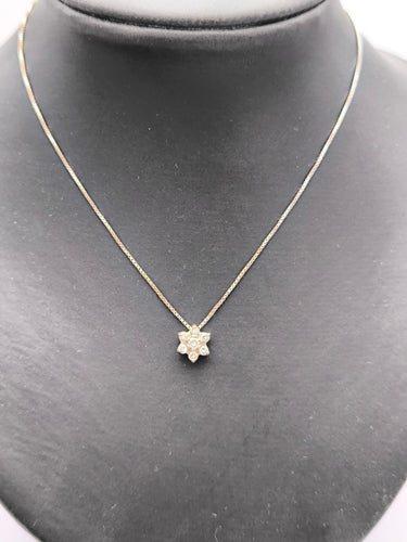 Pendentif fleur en diamant chaine or blanc