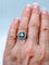 Bague ronde Art Déco en or gris et platine sertie de diamants et saphirs
