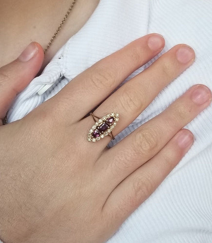 Bague marquise or jaune 18k - Rubis et diamants 58 Facettes