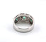 Bague Bague en or blanc des années 1970 avec émeraudes et diamants 58 Facettes