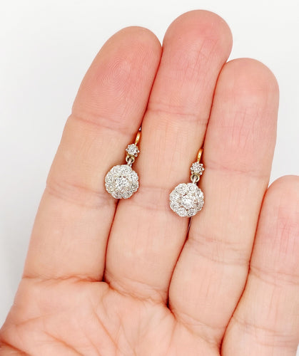 Boucles d'oreilles Dormeuses marguerite - Boucles d’oreilles en or 18k, platine et diamants 58 Facettes A06632