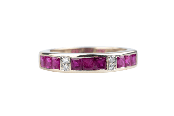 Bague 52 Bague demi-alliance or jaune, rubis et diamants – 1,35 ct de rubis & 0,04 ct de diamant 58 Facettes BG41400048-107
