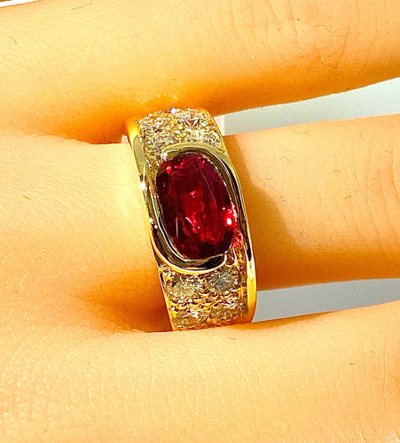 Bague 58 Bague en or jaune 18 carats, rubis 2,25 carats et 10 diamants 58 Facettes AB412
