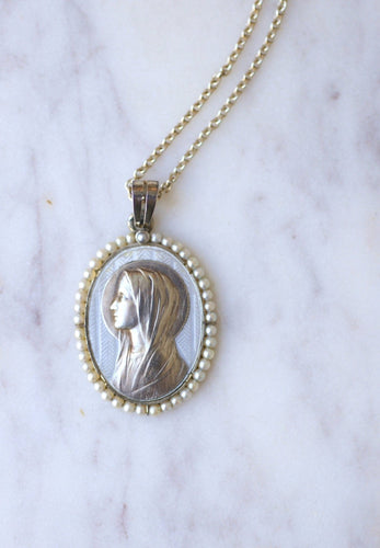 Pendentif Paul Émile Brandt - Pendentif médaille Art Déco ovale en or blanc, nacre et perles 58 Facettes