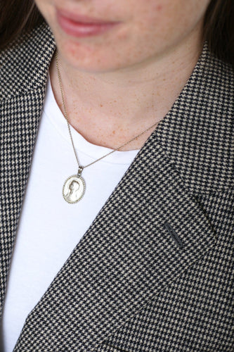 Pendentif Paul Émile Brandt - Pendentif médaille Art Déco ovale en or blanc, nacre et perles 58 Facettes