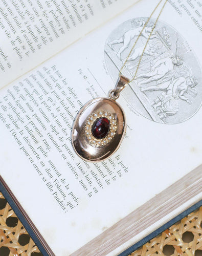 Pendentif Pendentif médaillon ouvrant cabochon grenat et perles fines en or rose 18k 58 Facettes