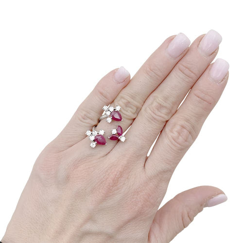 Bague 46 Bague ouverte en or blanc 750 sertie de rubis et diamants 58 Facettes 35094