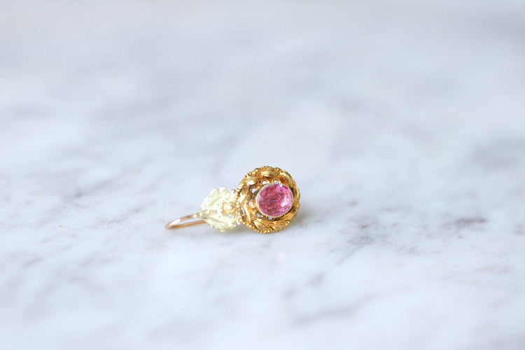 Boucles d'oreilles Boucle d’oreille unique à décor végétal en or jaune 18k et pierre rose 58 Facettes