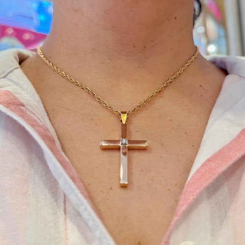 Pendentif Pendentif croix en or jaune 14k avec diamant 58 Facettes 12F0EEFC1DDE47AAB497F3ACDCD10220