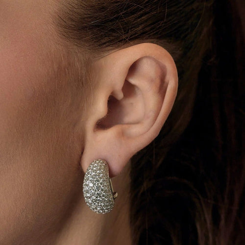 Boucles d'oreilles Demi-créoles - Boucles d’oreilles pavées de diamants en or blanc 18K 58 Facettes 58FC140