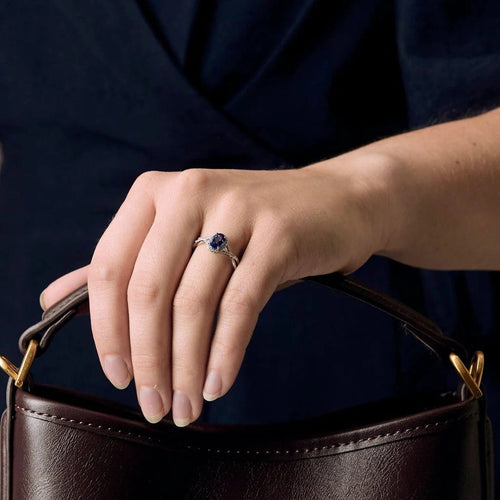 Bague 56 Bague tressée en or blanc 18K avec tanzanite et diamants 58 Facettes 58FC155