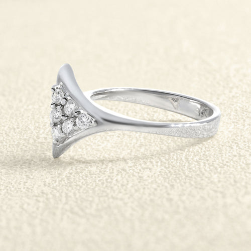 Bague 55 Bague Triangle en or gris et diamants 58 Facettes 61E00486