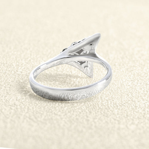 Bague 55 Bague Triangle en or gris et diamants 58 Facettes 61E00486