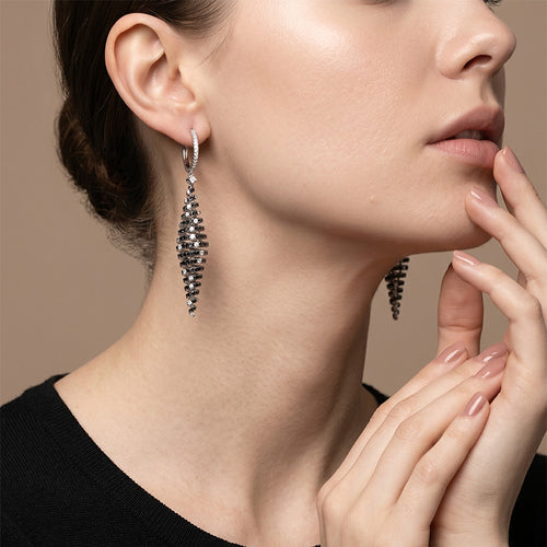Boucles d'oreilles Giorgio Visconti - Boucles d’oreilles en or gris et diamants blancs et noirs 58 Facettes 66300074