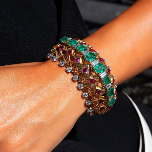 Bracelet Bracelet rétro 1940 en or jaune 18 carats, émeraudes, diamants et rubis 58 Facettes 62800060