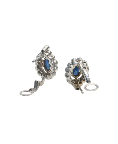 Boucles d'oreilles Boucles d’oreilles marguerites en or blanc 18 carats, diamants et saphirs 58 Facettes BO220506/PAIREDEMARGUERITES/PHOTO