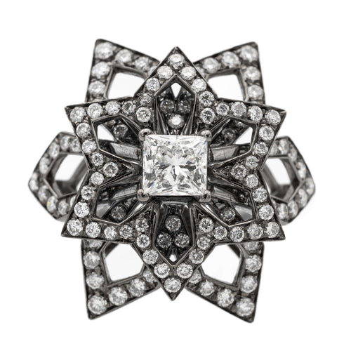 Bague 55 Bague fleur en or noir 18 carats et diamants 58 Facettes 578700RV