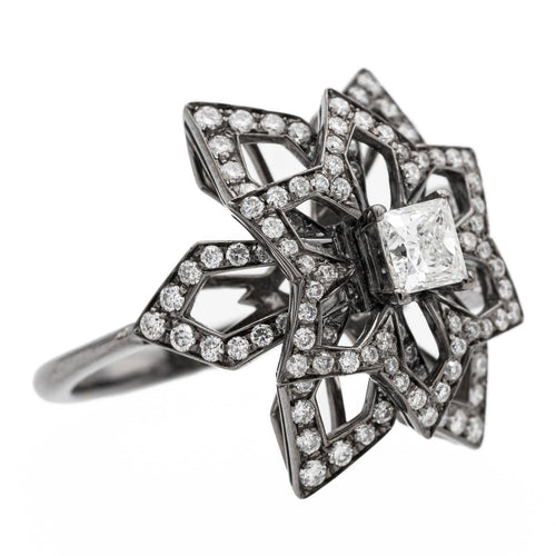 Bague 55 Bague fleur en or noir 18 carats et diamants 58 Facettes 578700RV