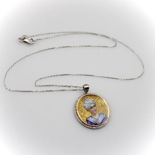 Pendentif Médaillon portrait miniature victorien en or 14K, émail et diamants 58 Facettes