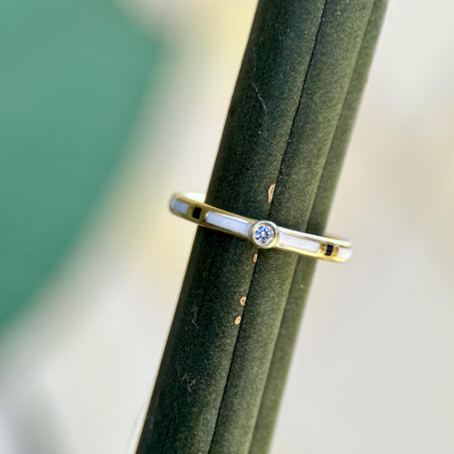 Bague Bague en or 18k émaillée noir et blanc avec diamant 58 Facettes A20017