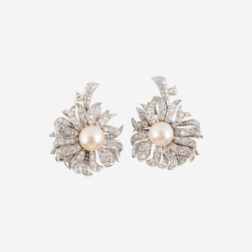Boucles d'oreilles Boucheron - Boucles d’oreilles fleur en platine, perles et diamants 58 Facettes 22831