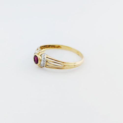 Bague 54 Bague ajourée en or jaune et or blanc avec rubis et diamants 58 Facettes 33689