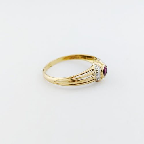 Bague 54 Bague ajourée en or jaune et or blanc avec rubis et diamants 58 Facettes 33689