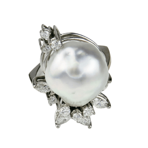Bague 55.5 Bague en or blanc avec perle baroque et diamants 58 Facettes 1855