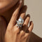 Bague 55.5 Bague en or blanc avec perle baroque et diamants 58 Facettes 1855