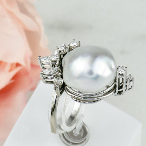 Bague 55.5 Bague en or blanc avec perle baroque et diamants 58 Facettes 1855