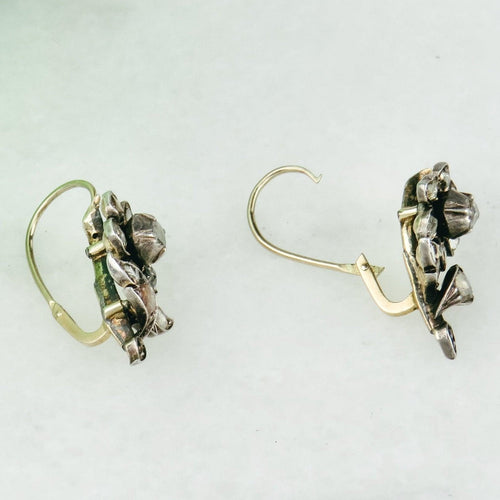 Boucles d'oreilles Boucles d’oreilles pendantes anciennes - Motif floral en or 14 carats et diamants taille rose 58 Facettes 180