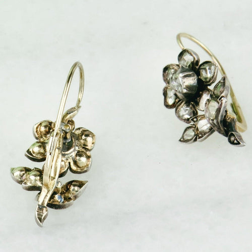 Boucles d'oreilles Boucles d’oreilles pendantes anciennes - Motif floral en or 14 carats et diamants taille rose 58 Facettes 180
