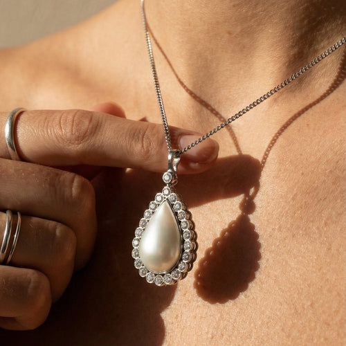 Pendentif Honey Jewelry - Pendentif en or blanc avec mabé-perle et diamants 58 Facettes 2150