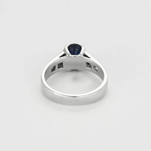 Bague 52 Bague jonc en or blanc 18K avec saphir 0,70 ct et diamants 58 Facettes DIE1709