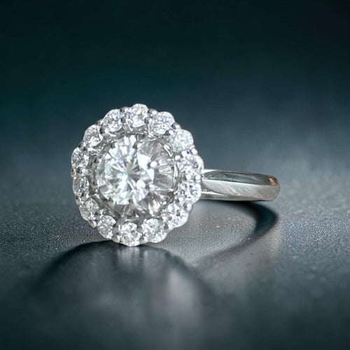 Bague 52 Bague halo en or blanc 18 carats avec diamants (1 ct) 58 Facettes 369