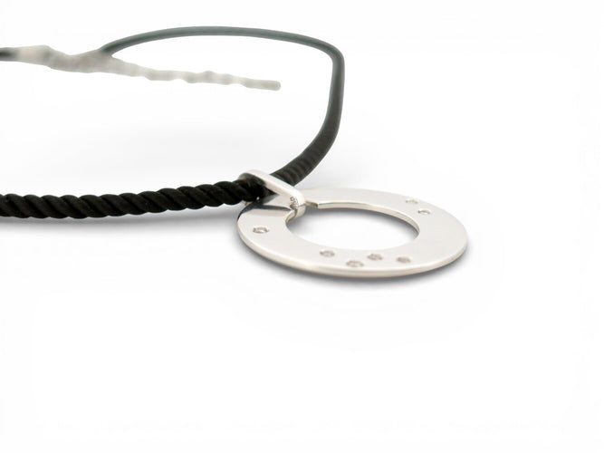 Collier collier DINH VAN pendentif cible or blanc 18k 6.3gr & diamants cordon baccarat 58 Facettes 272709