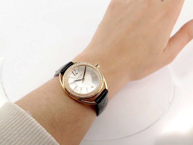 Montre Chaumet Liens Lumière - Montre femme quartz en or jaune 18k, diamants et nacre 58 Facettes 253809