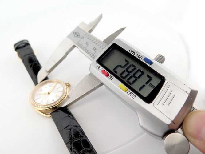 Montre Chaumet Liens Lumière - Montre femme quartz en or jaune 18k, diamants et nacre 58 Facettes 253809