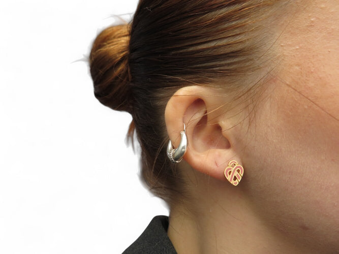 Boucles d'oreilles Poiray - Boucles d'oreilles Cœur Entrelacé émail rose en or jaune 18k 58 Facettes 270064