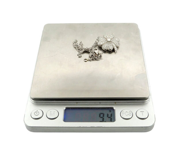 Collier Collier pendentif fleur camélia en or blanc 18k et diamants 1,63 ct 58 Facettes 270129