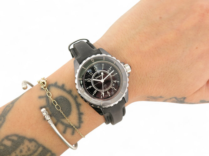 Montre Chanel - Montre J12 H5695 quartz 33 mm en céramique 58 Facettes 270890