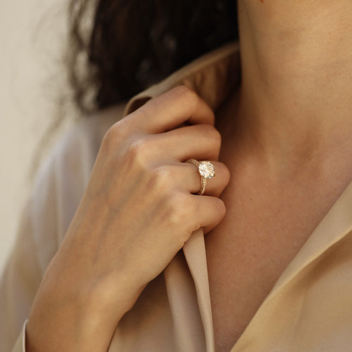 Bague 53 Solitaire - Bague en or jaune 18 carats avec diamant 3,04 ct et pavage 58 Facettes FB10500