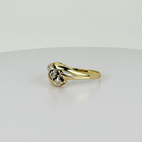 Bague 57 Bague vintage en or jaune 14 carats et 3 diamants 58 Facettes 2512014