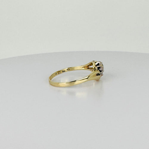 Bague 57 Bague vintage en or jaune 14 carats et 3 diamants 58 Facettes 2512014