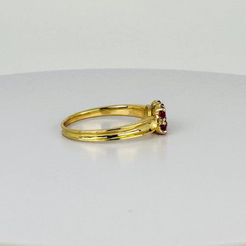 Bague 59 Bague vintage en or jaune 18k avec rubis et diamants 58 Facettes 2601012