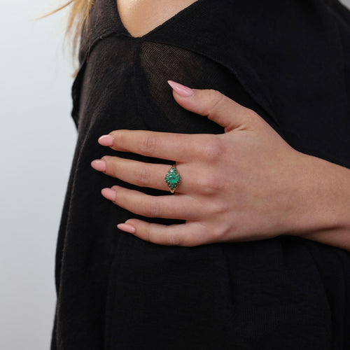 Bague 54 Bague vintage en or jaune 14 carats avec diamant et émeraudes 58 Facettes 2508023
