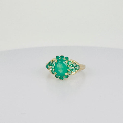 Bague 54 Bague vintage en or jaune 14 carats avec diamant et émeraudes 58 Facettes 2508023