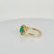 Bague 54 Bague vintage en or jaune 14 carats avec diamant et émeraudes 58 Facettes 2508023